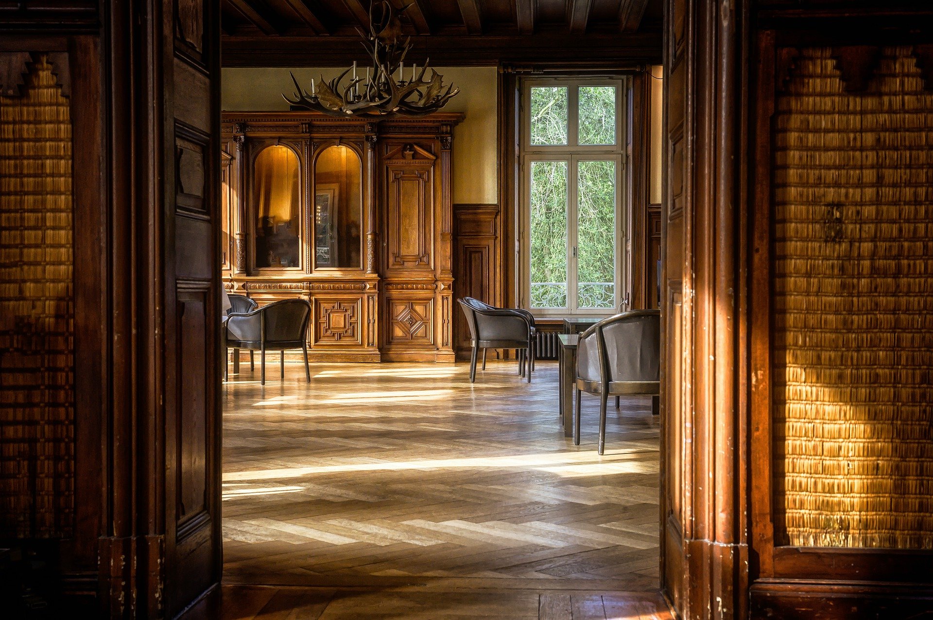 drewniana podłoga w domu