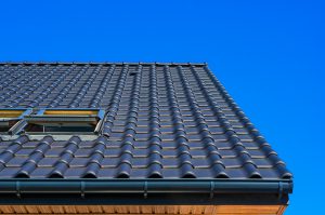 Okna dachowe – rodzaje, ceny i montaż